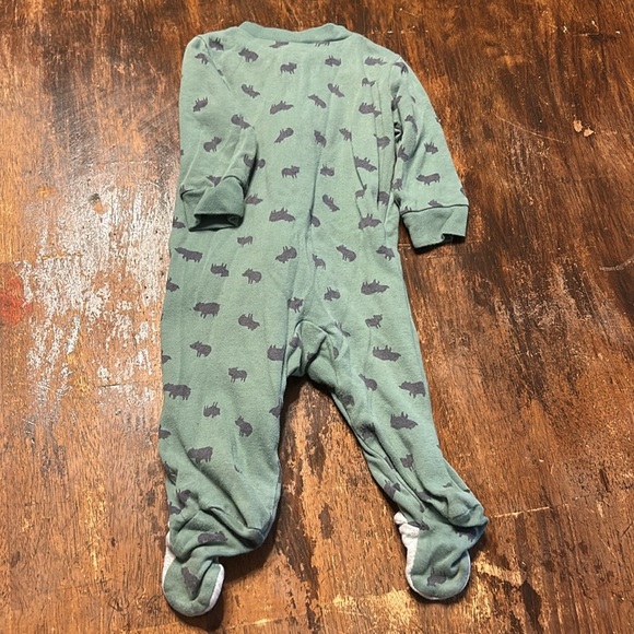 Set of 3 different brand 3-6 months baby outfits. - Picture 6 of 9
